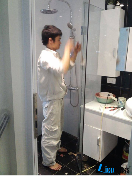  MẪU VÁCH TẮM KÍNH CHUNG CƯ 135 ĐỘ 